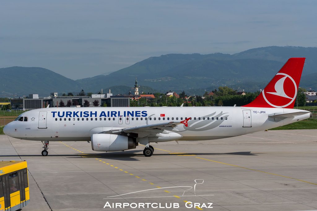 Turkish Airlines Airbus 320-232 TC-JPH
