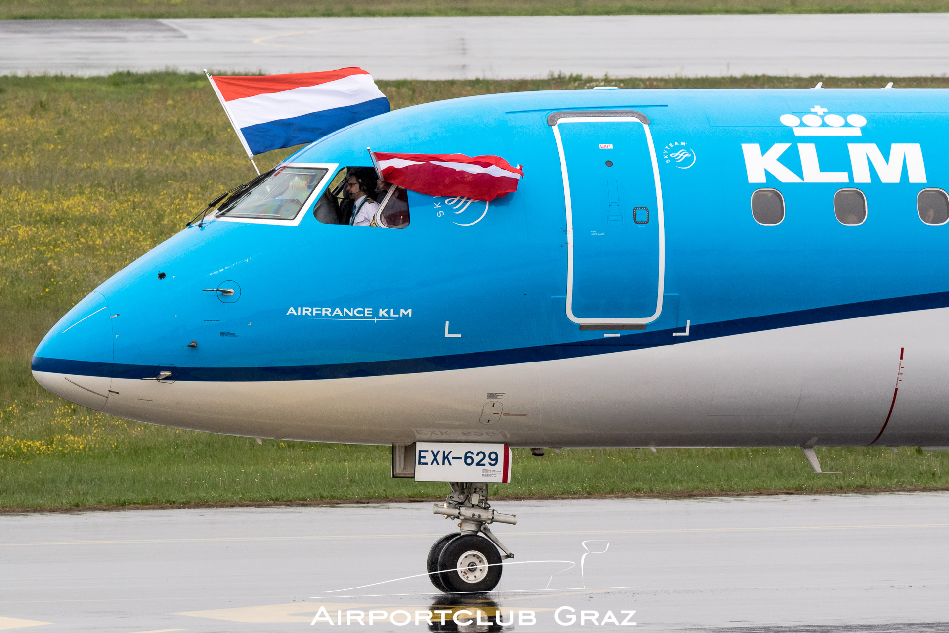 KLM Cityhopper Embraer 175 PH-EXK