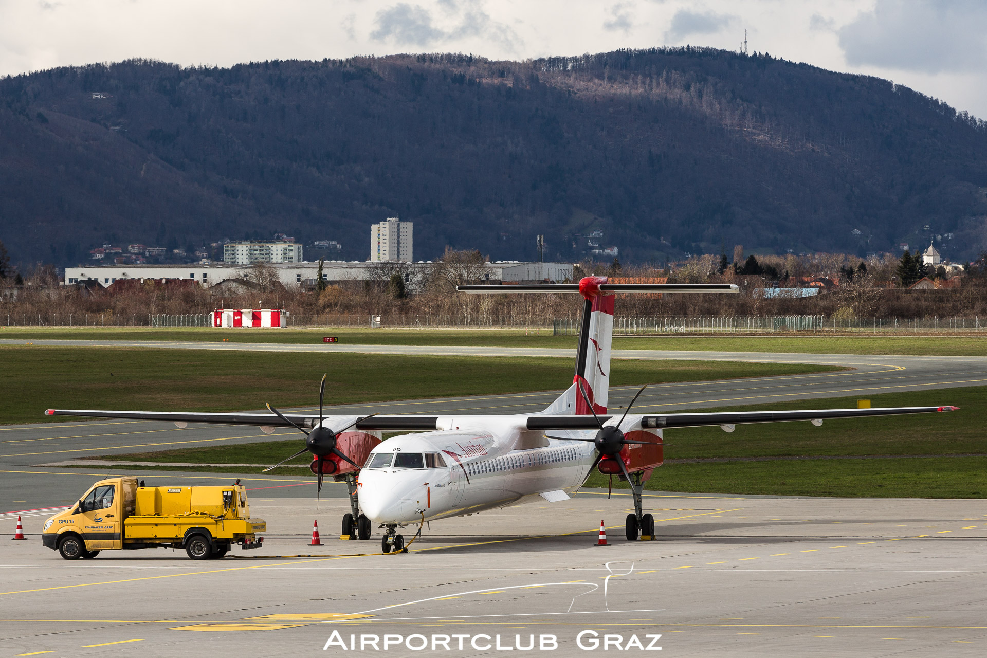 Austrian Airlines Dash 8-402 OE-LGC
