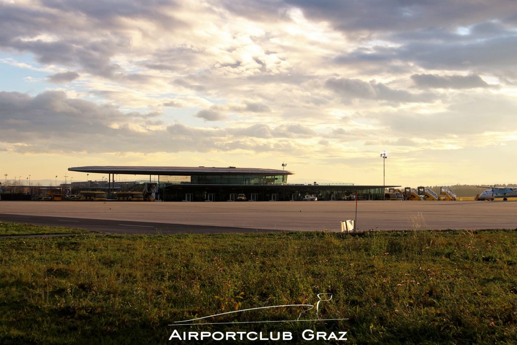 Fotoloch Flughafen Graz