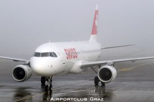 Swiss Airbus 320-214 HB-IJE