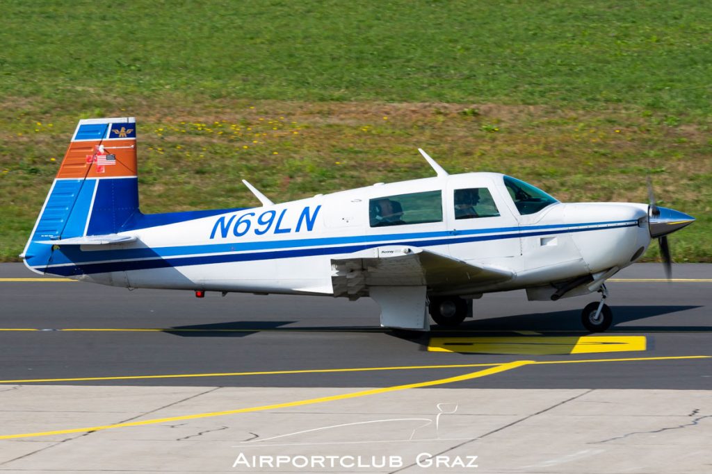 Mooney M20J N69LN