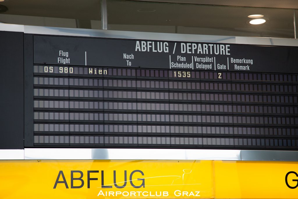 Start des Linienflugverkehrs