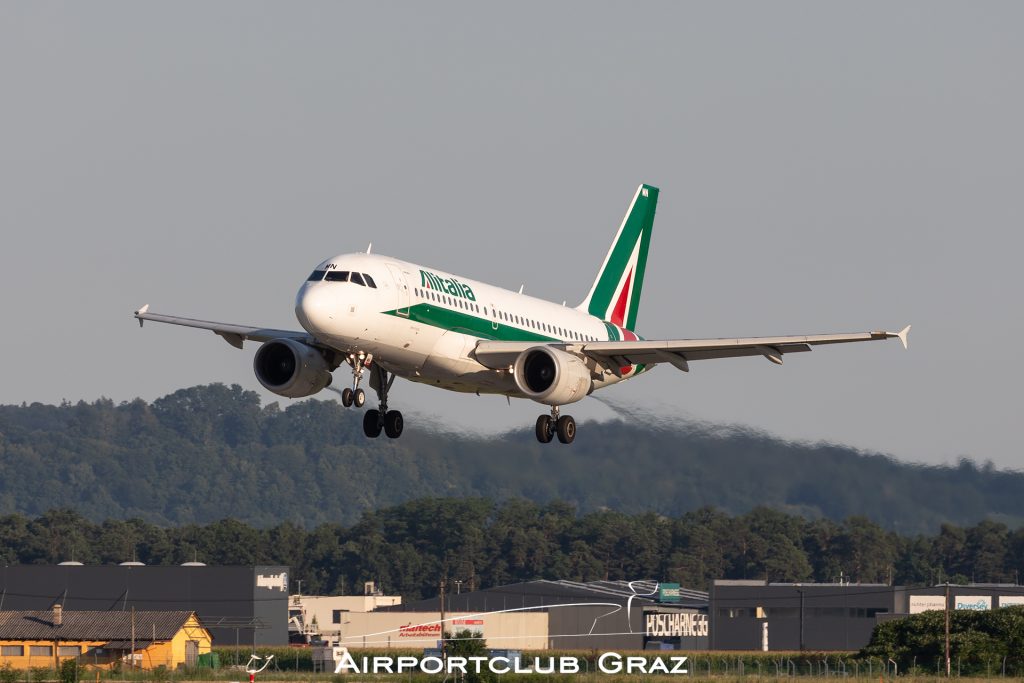 Alitalia Airbus A319-111 EI-IMN