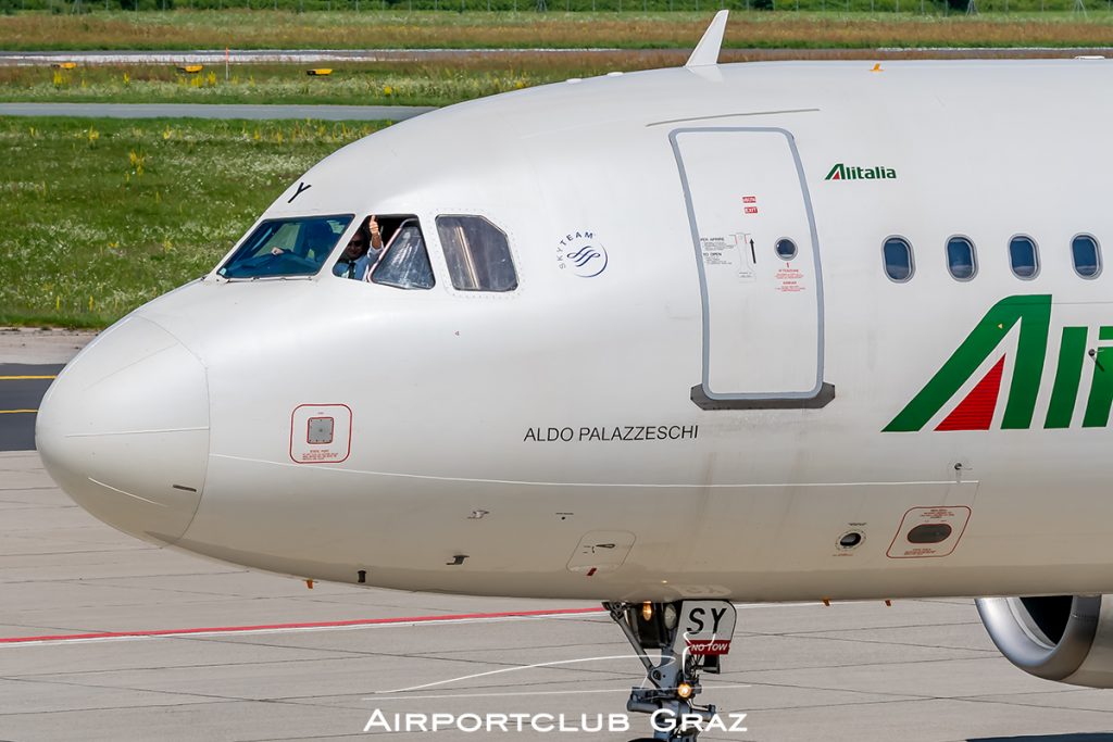 Alitalia Airbus A320-216 EI-DSY