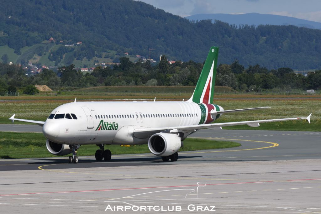 Alitalia Airbus A320-216 EI-DSY