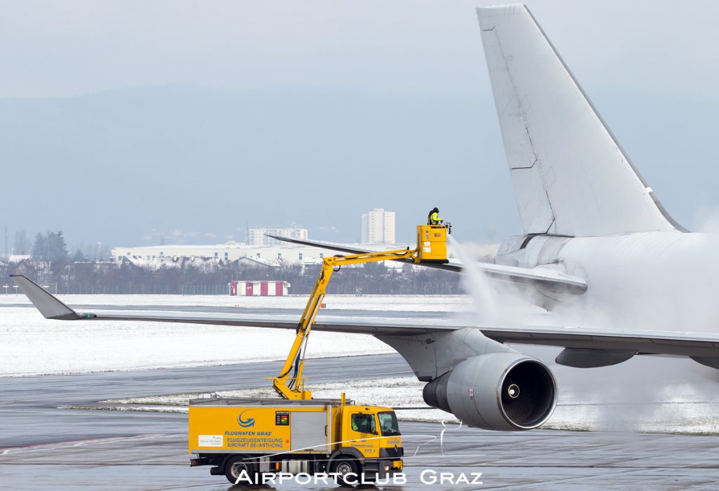 Aerotranscargo Boeing 747-409(BDSF) ER-BAM