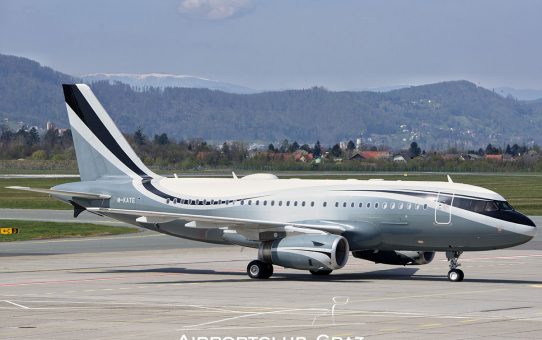 Sophar Airbus A319CJ in Graz