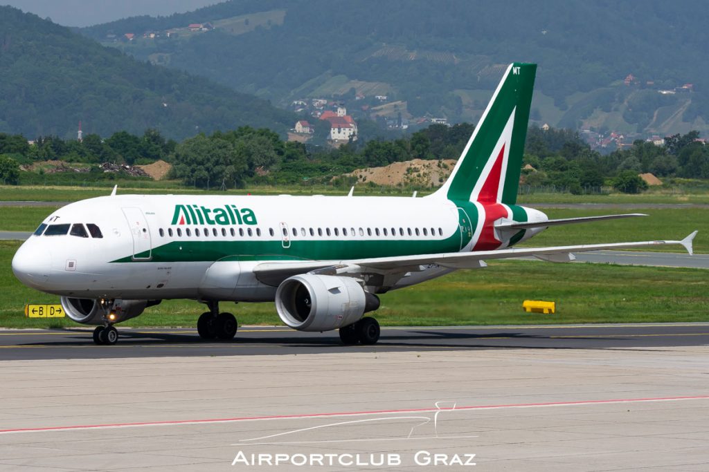 Alitalia Airbus A319-111 EI-IMT