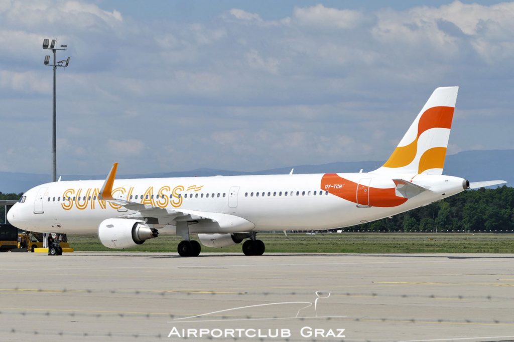 Sunclass Airlines Airbus A321-211 OY-TCH