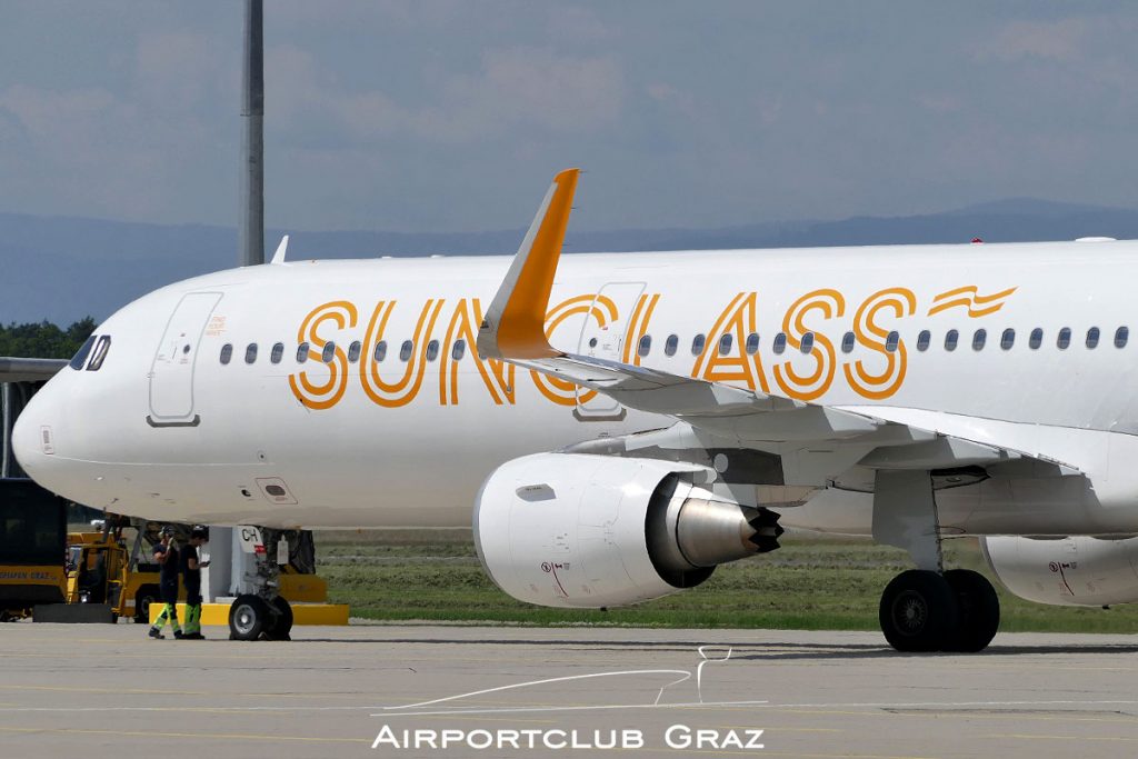 Sunclass Airlines Airbus A321-211 OY-TCH