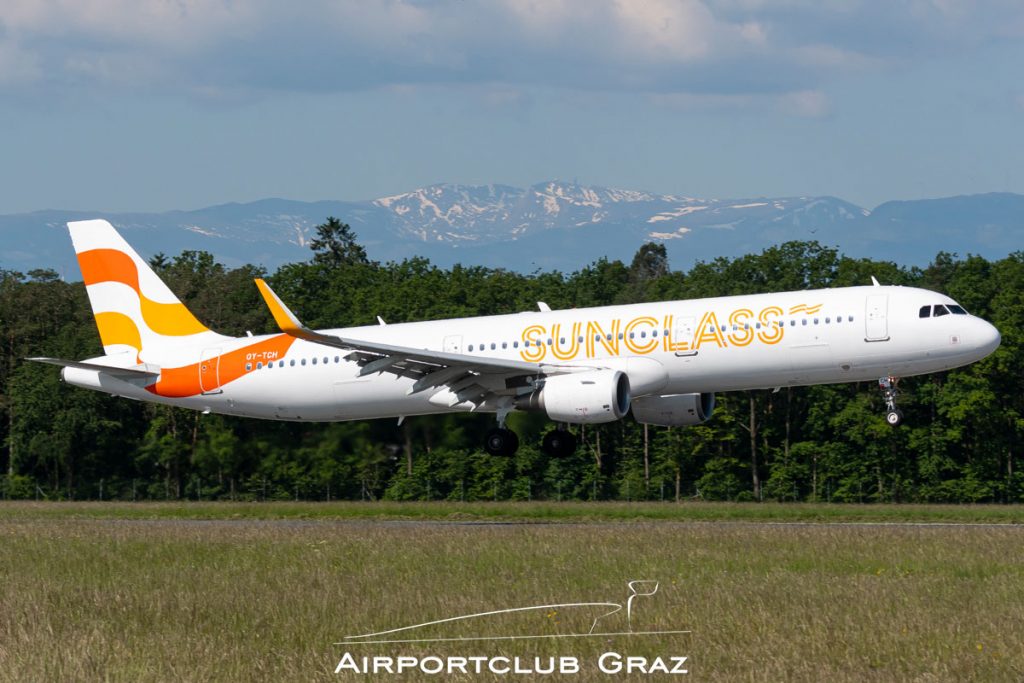 Sunclass Airlines Airbus A321-211 OY-TCH