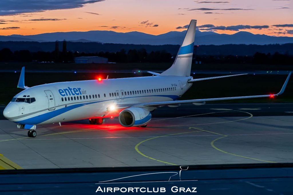 Enter Air Boeing 737-8Q8 SP-ESA