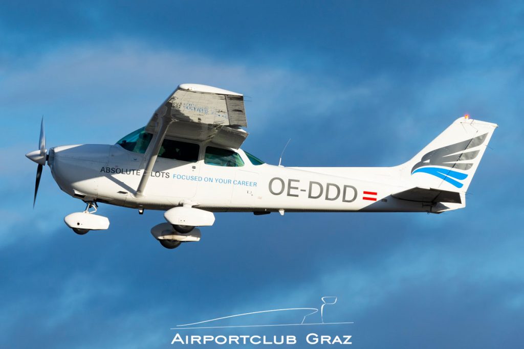 Absolute Pilots Cessna 172S Turbo Skyhawk JT-A OE-DDD