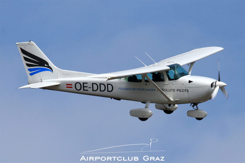 Absolute Pilots Cessna 172S Turbo Skyhawk JT-A OE-DDD