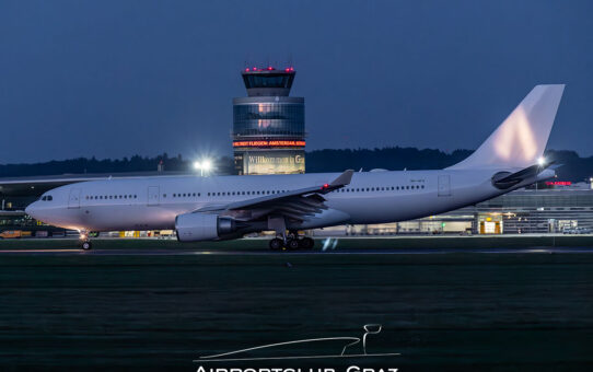 HiFly Airbus A330 in Graz