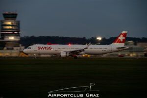 Swiss Airbus A321-212 HB-IOO