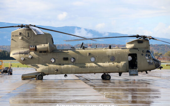 Hubschrauber der U.S. Army zum Auftanken in Graz