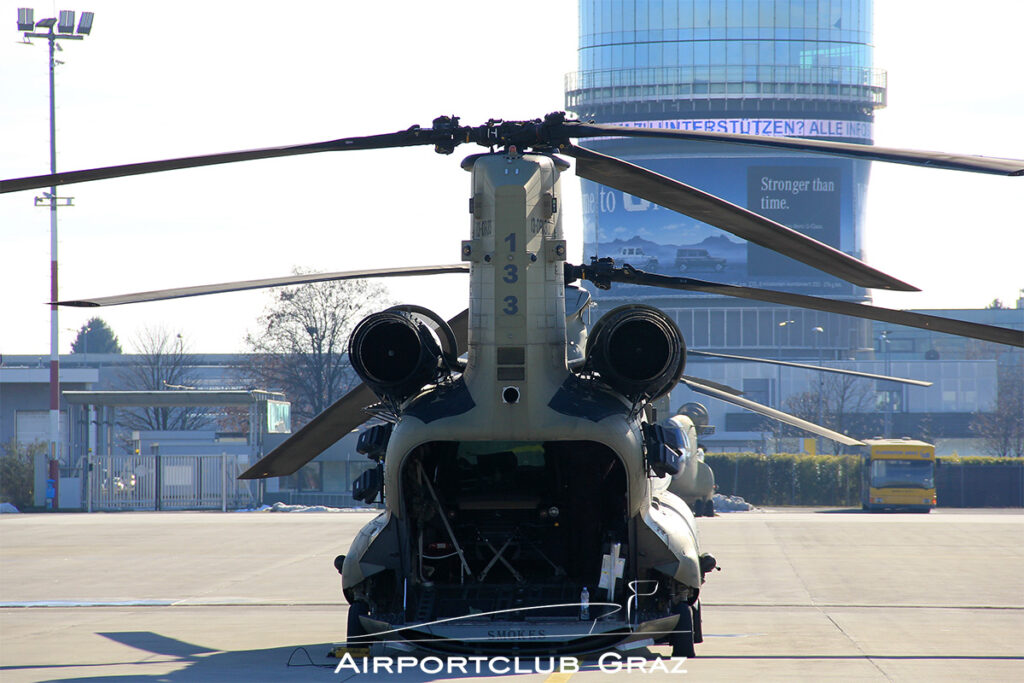 United States Army Boeing CH-47F Chinook 13-08133