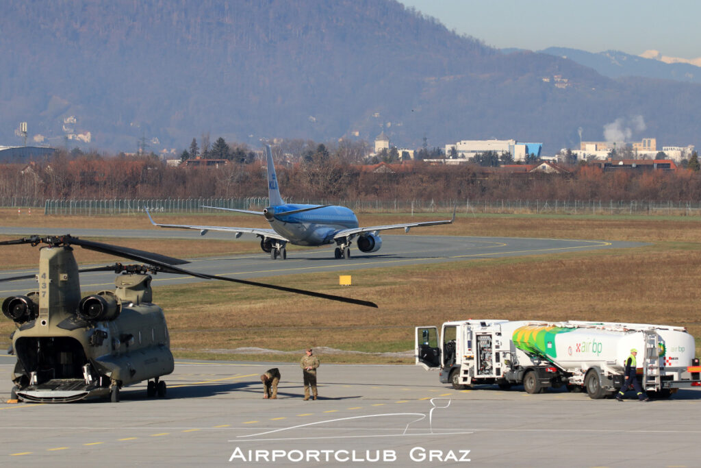 United States Army Boeing CH-47F Chinook 13-08437