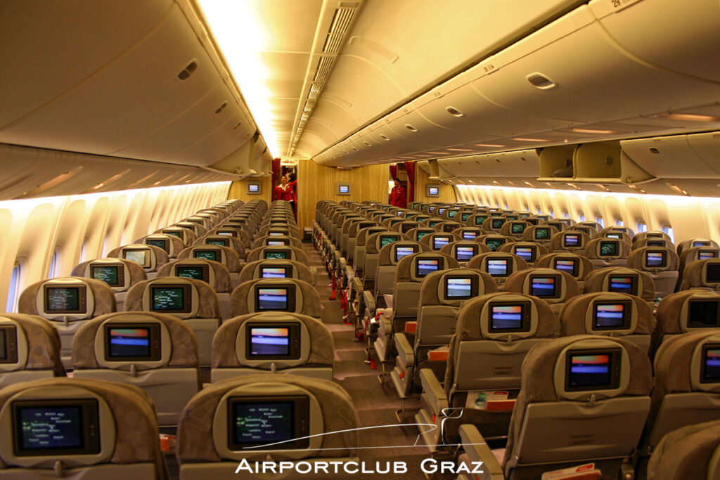 Boeing 777 OE-LPB Rundflug