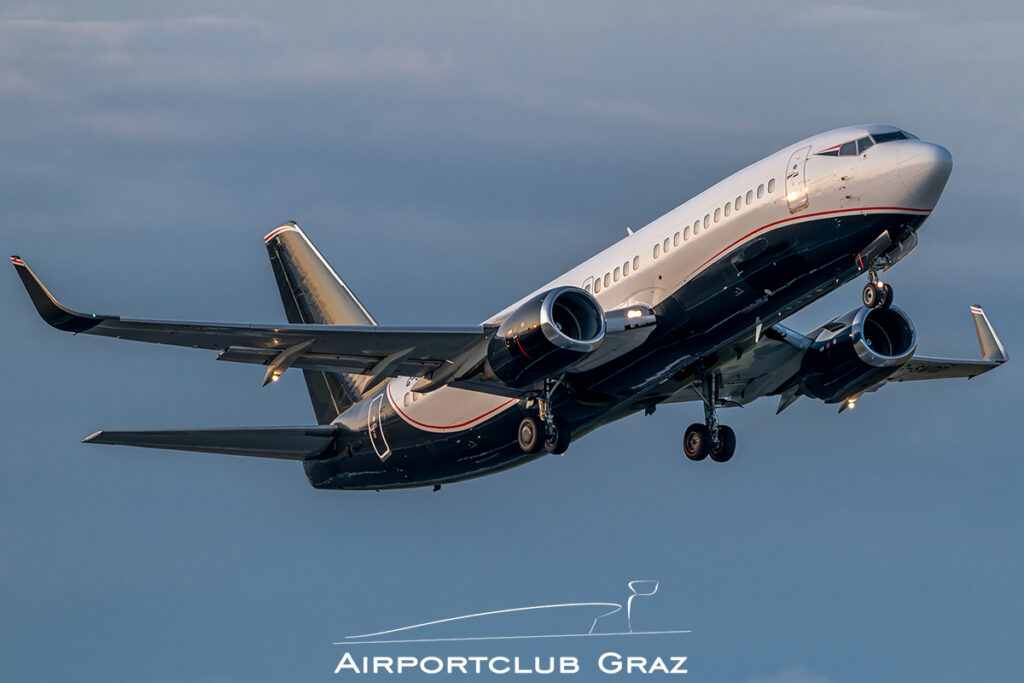 2Excel Aviation Boeing 737-3L9 G-SWRD