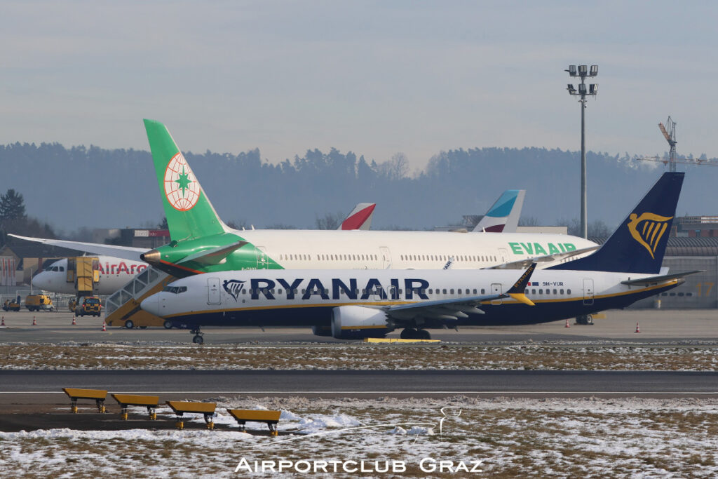 Malta Air Boeing 737-8 200 MAX 9H-VUR