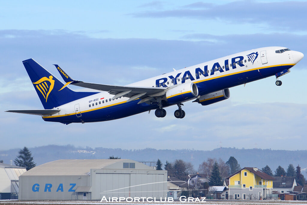 Buzz Boeing 737-8AS SP-RSC