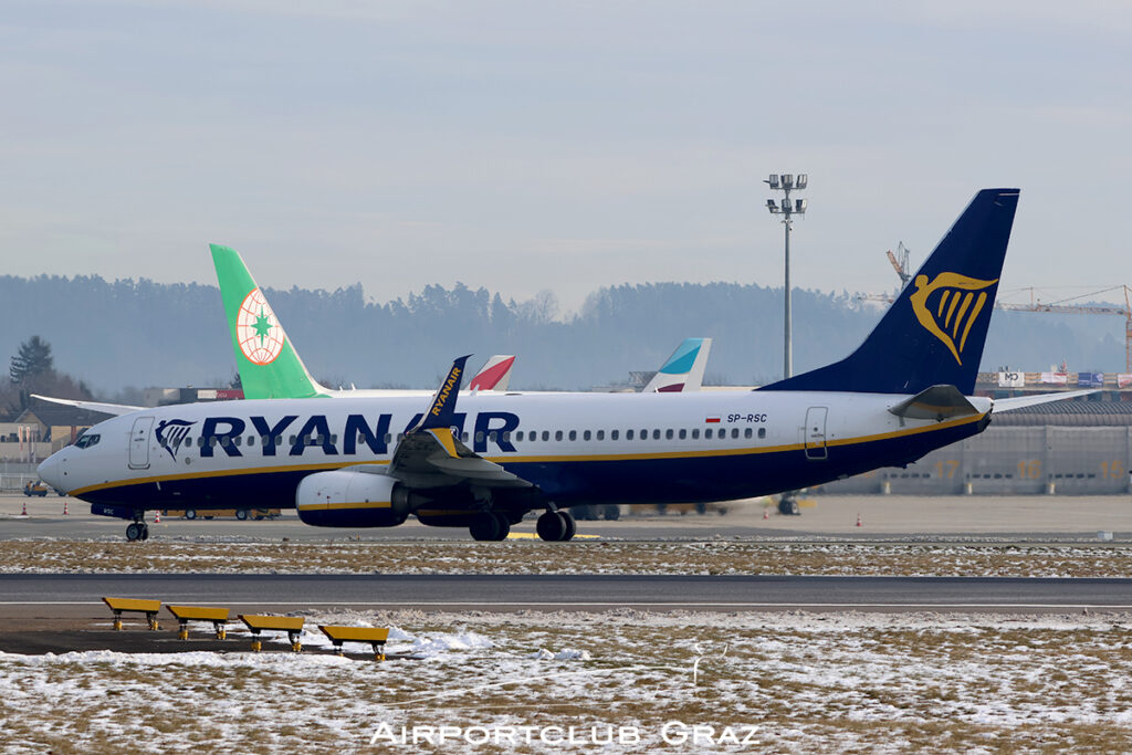 Buzz Boeing 737-8AS SP-RSC