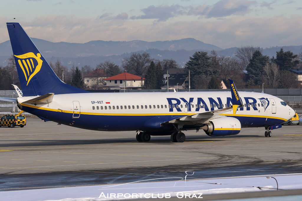 Buzz Boeing 737-8AS SP-RST