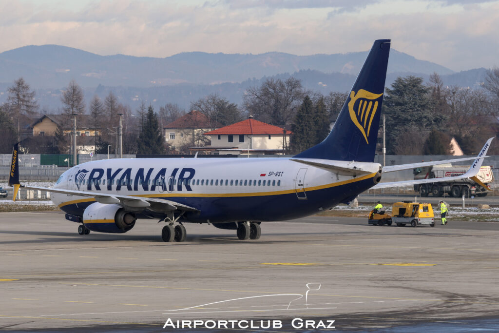 Buzz Boeing 737-8AS SP-RST