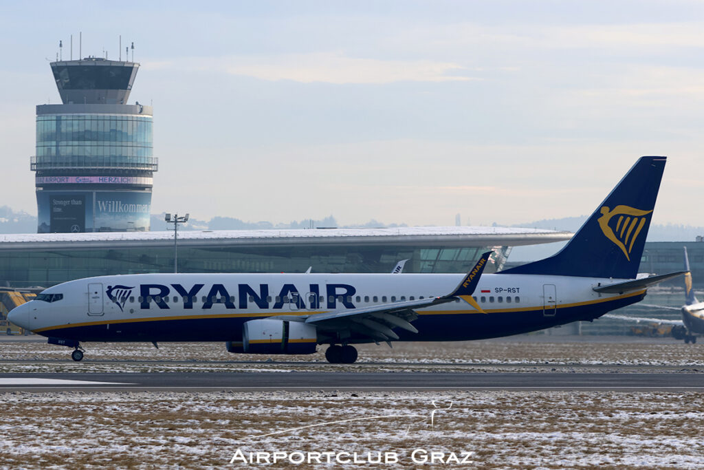 Buzz Boeing 737-8AS SP-RST
