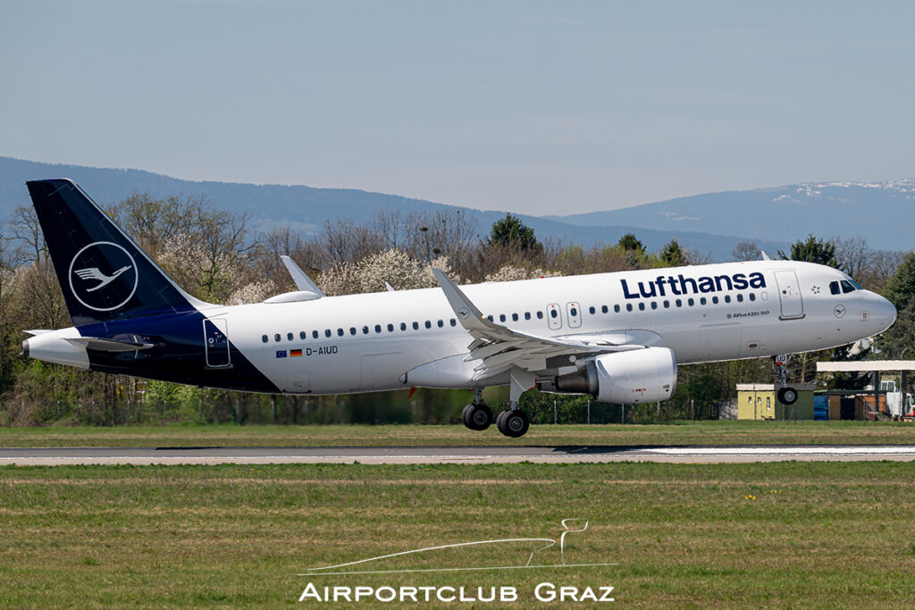 Lufthansa Airbus A320-214 D-AIUD