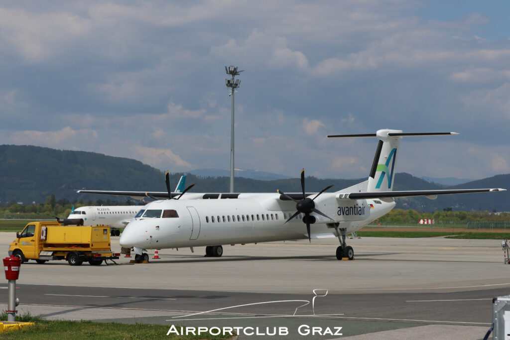 Avanti Air Dash 8-Q402 D-AASG