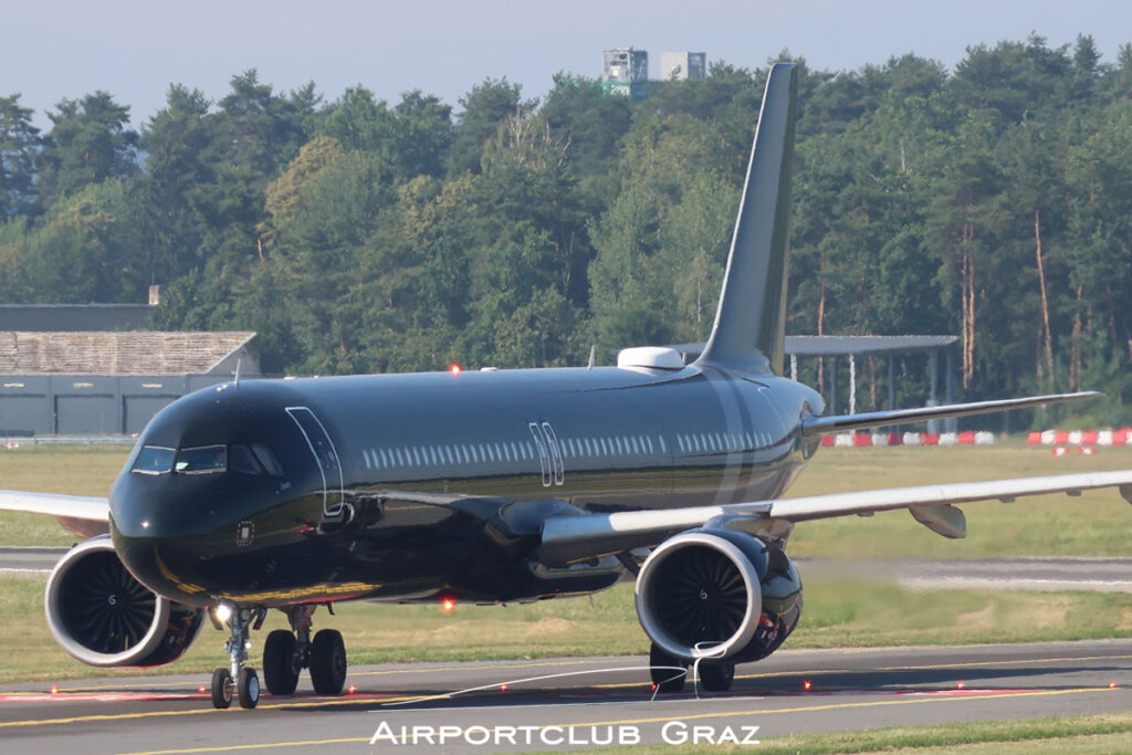 Titan Airways Airbus A321-253NX G-OATW
